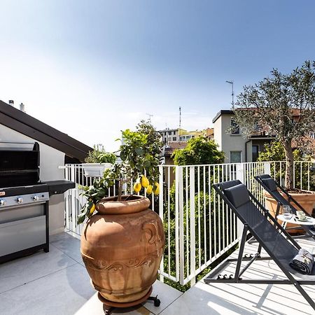 *Villa Olivo*With Private Terrace & Jacuzzi + 3Bedrooms มิลาน ภายนอก รูปภาพ