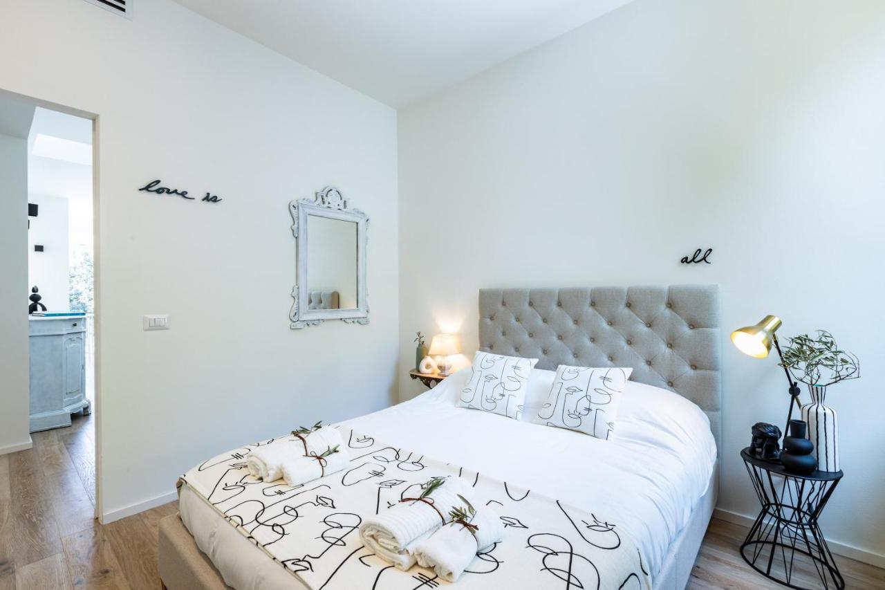 *Villa Olivo*With Private Terrace & Jacuzzi + 3Bedrooms มิลาน ภายนอก รูปภาพ